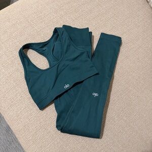 ALO Yoga Teal Sports Bra and Leggings